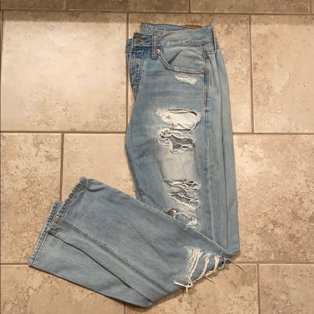 American Eagle light wash Boyfriend jeans